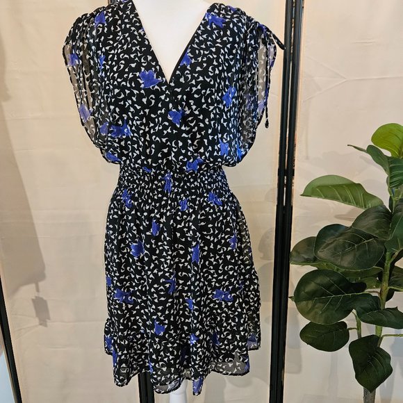 BCBGeneration Dresses & Skirts - BCBGeneration Dress size XL Color Fallen petals